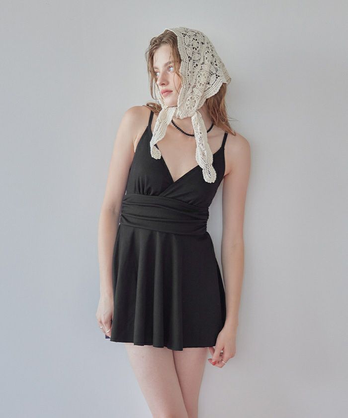 ブラック Vネック ワンピース水着　ALEXIASTAM ブラック Vネック ワンピース水着 ALEXIASTAM ブラック Vネック