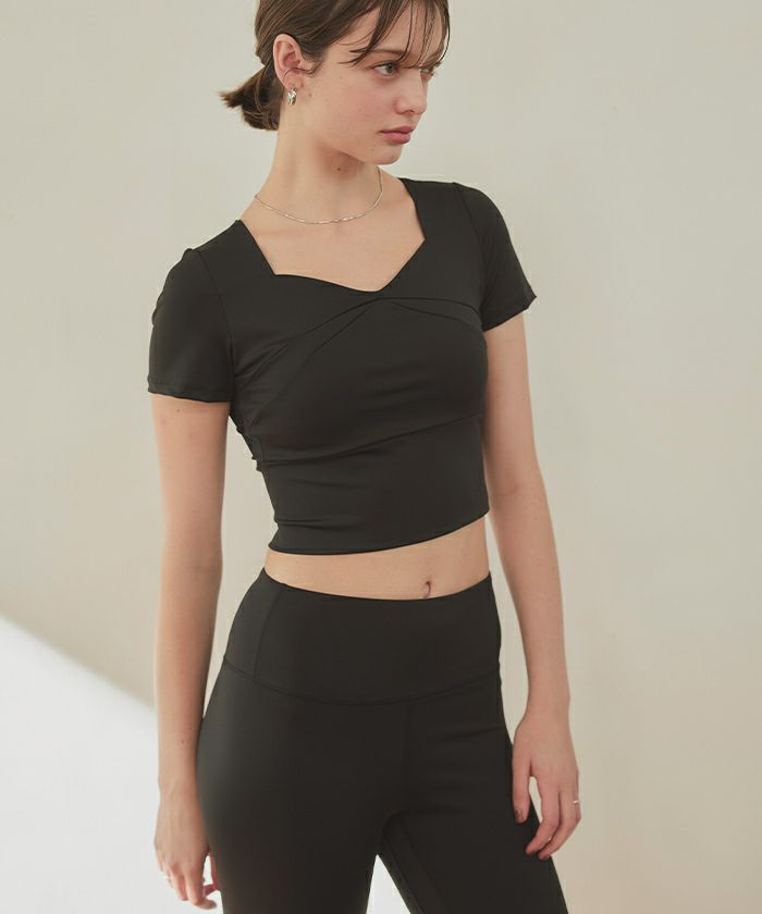 d.i.a 半袖カットソーとレギンス セットアップ ラインデザイン半袖ヨガウェアセットアップ | SEA DRESS